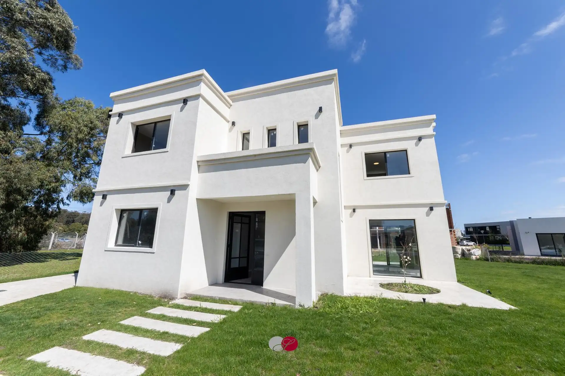 Casa a estrenar 4 dorm, 205m² con quincho y parrilla — lote 623m², Rumenco Joven