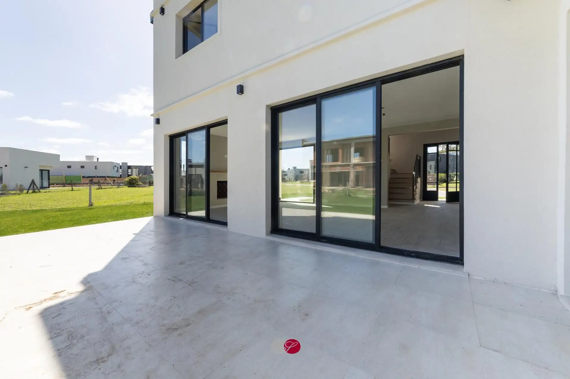 Casa a estrenar 4 dorm, 205m² con quincho y parrilla — lote 623m², Rumenco Joven