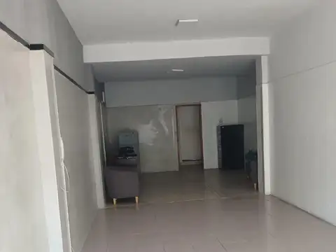 Excelente y amplio local en Moreno centro