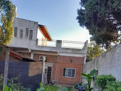 Depto Tipo Casa en Alquiler de 3 ambientes