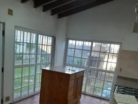 Depto Tipo Casa en Alquiler de 3 ambientes