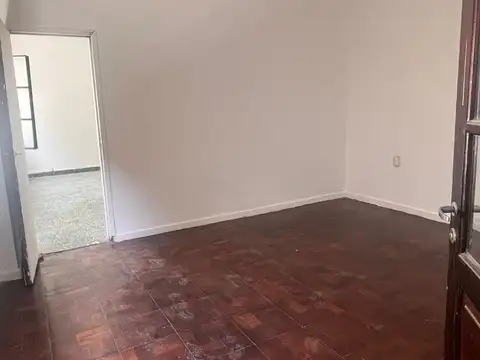 Depto Tipo Casa en Alquiler en Coghlan, $ 1.000.000