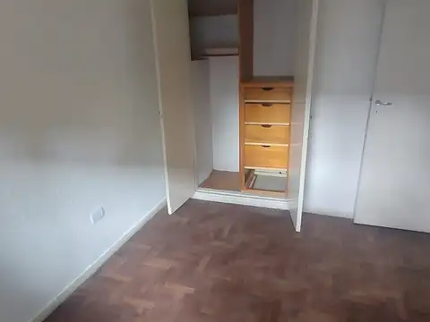 CASITA AL FRENTE DE 3 AMBIENTES - PATIO CUBIERTO - TERRAZA PROPIA Y PARRILLA (SIN EXPENSAS)