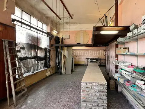 Venta local en equina en Morón sur.