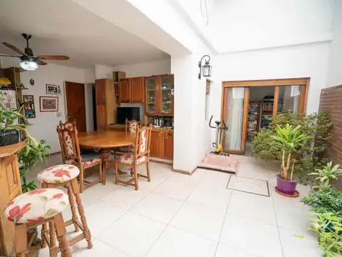 Casa 6 ambientes con 3 baños