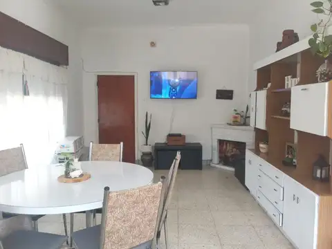 Casa 5 ambientes con 1 baño