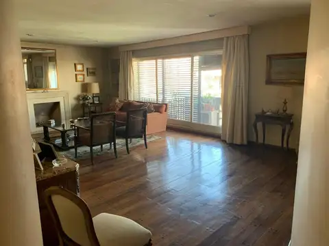 Avenida Sarmiento 300