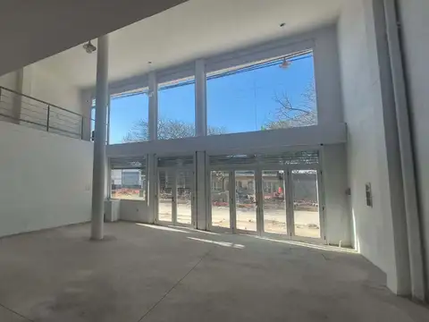 ALQUILER Local comercial 660m2 sobre Bv. Segui