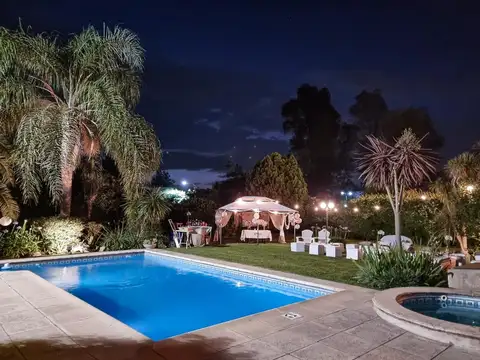 Casa 6 ambientes con 4 baños