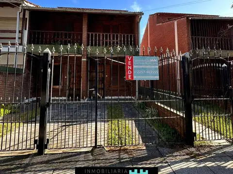 EXCELENTE TRIPLEX DE CATEGORIA CON TODOS LOS SERVICIOS EN ZONA CENTRICA