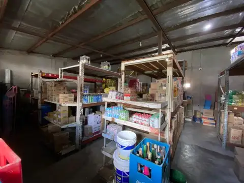 Local Comercial de 258 m² con Dos Depósitos