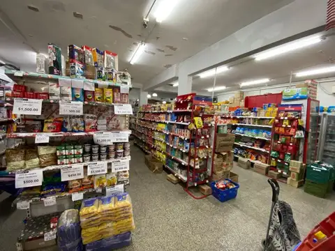Local Comercial de 258 m² con Dos Depósitos