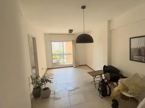 1 dormitorio con doble balcon, frente y contra frente