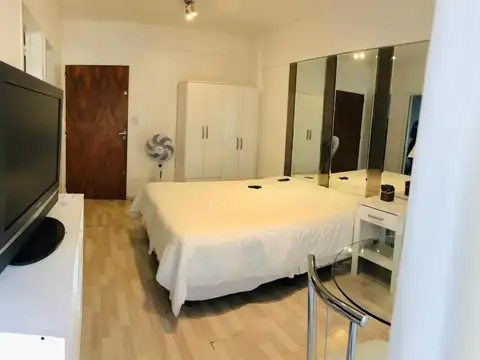 Montevideo 1100, Piso 8