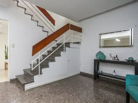 Depto Tipo Casa 5 ambientes con 2 baños