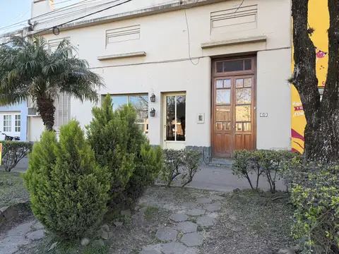 Casa antigua a reciclar en venta. Excelente ubicación céntrica 