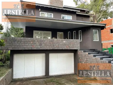 Casa 5 Amb. c/ 2 cocheras, quincho y pileta (303 m² Cub.) - Santa Teresita