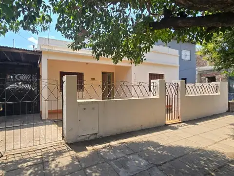 casa a la venta 4  ambientes con cochera, patio en San Justo