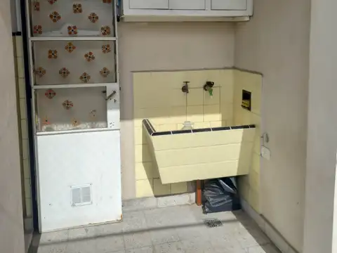 2 Ambientes al frente CON GRAN BALCON ATERRAZADO AL NORTE  