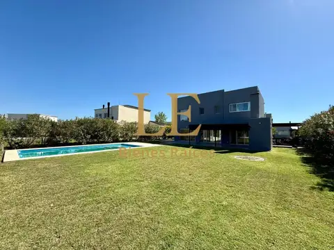 ALQUILER ANUAL DE CASA EN EL CANTON