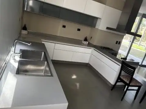 Casa en Alquiler 25 años