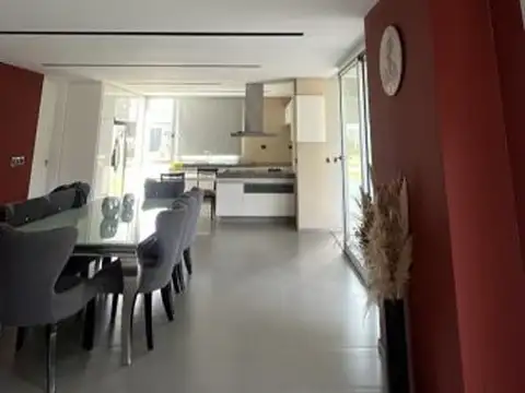 Casa en Alquiler de 4 dormitorios