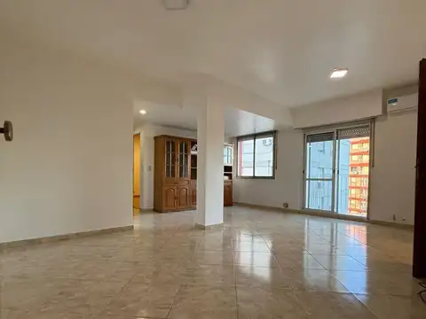 Departamento 3 ambientes amplio con balcon