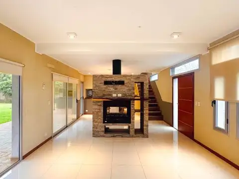 Casa 4 ambientes con 3 baños