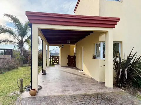 Casa 4 ambientes con 3 baños