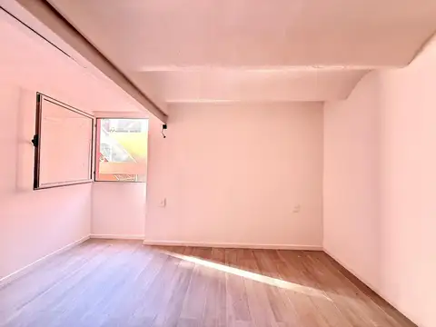 Venta Reciclaje 4 dormitorios y patio en Aguada