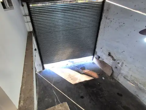 EXCELENTE GALPON CON FURZA MOTRIZ A UNA CUADRA DE RIVADAVIA