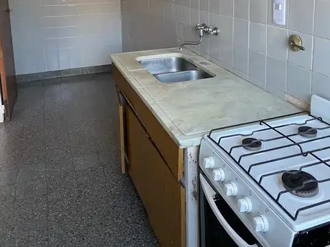 AMPLIO Y LUMINOSO DEPARTAMENTO  DE 1 DORMITORIO CON HERMOSA VISTA , BALCÓN  BAULERA