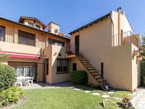 Casa 6 ambientes en venta Martinez Pileta Quincho