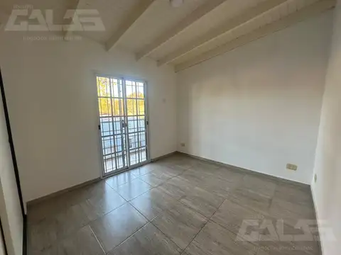 Depto Tipo Casa en Alquiler con 1 cocheras
