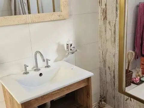 Casa 6 ambientes con 2 baños