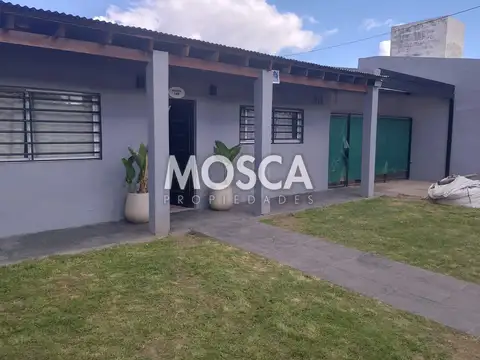 Casa en Venta con 2 cocheras