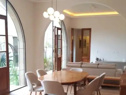 VENTA CASA RECICLADA DE DISEÑO – PJE MONROE 2960 (LOURDES)