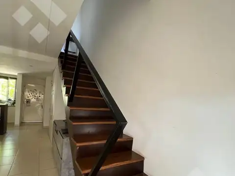 Depto Tipo Casa en Alquiler de 3 ambientes
