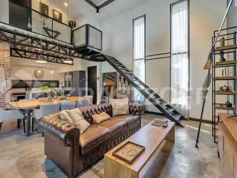 Casa  de diseño en  Altos del Barranco   con cuarto en Planta baja