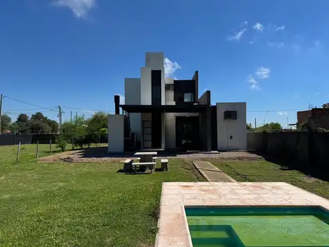 Casa en Venta con 1 cochera