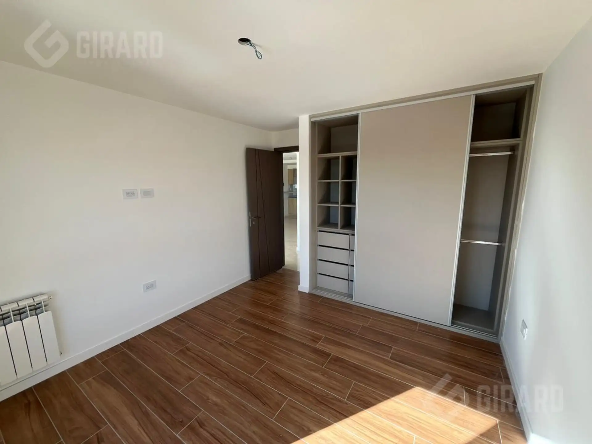 Moderno departamento 3 amb, 100m² con cochera — San Juan