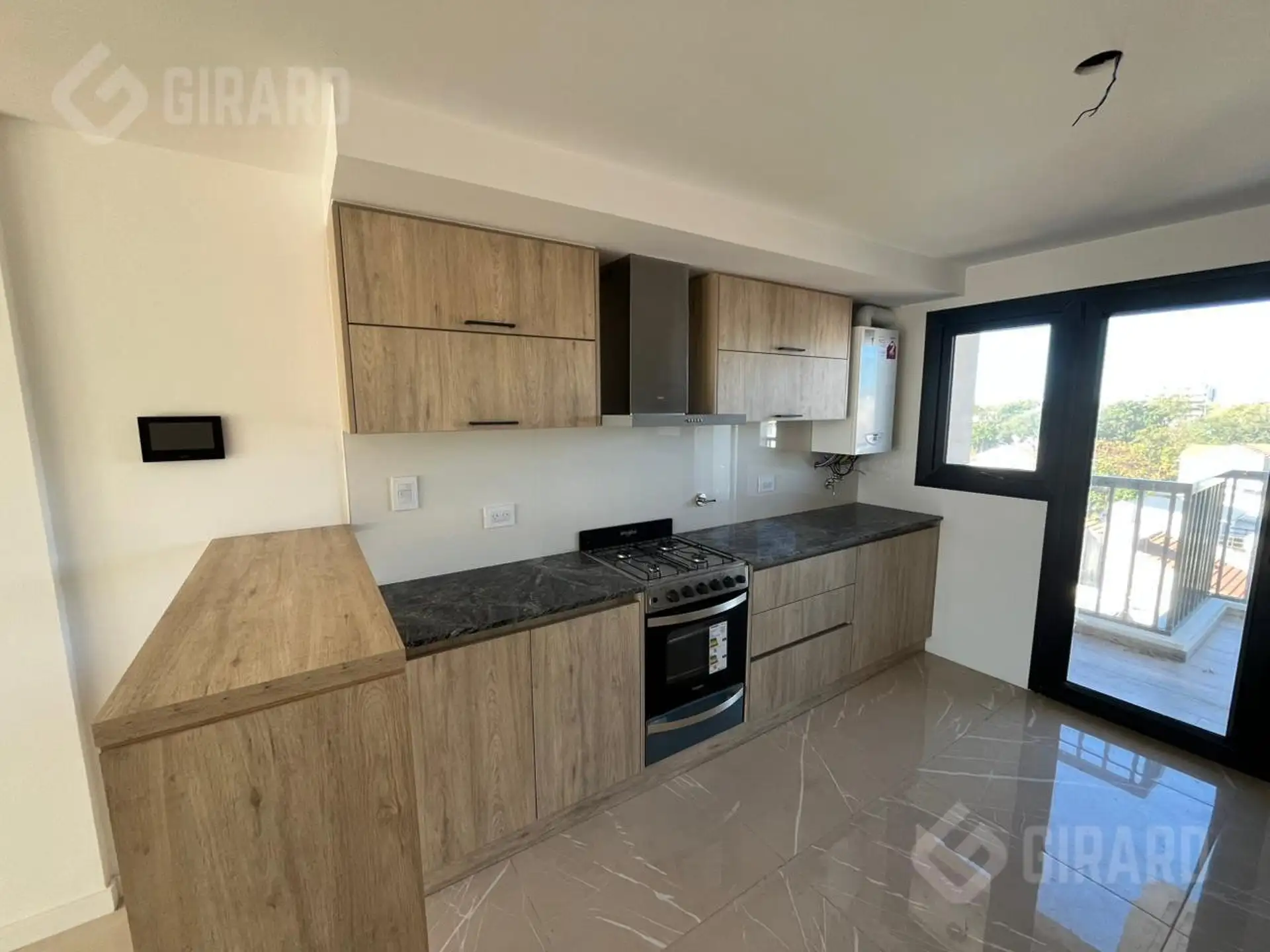 Moderno departamento 3 amb, 100m² con cochera — San Juan