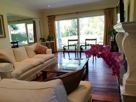 Casa en Venta con 3 cocheras