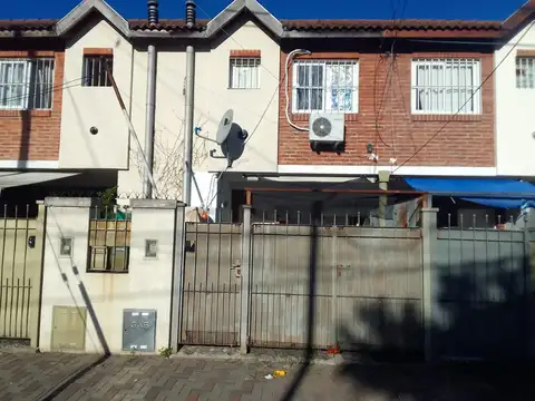 Duplex dos ambientes y medio con patio y parrilla