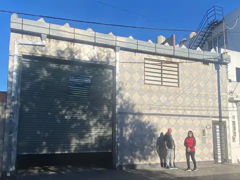 Galpon de 250 m2 cubiertos. 4,1m de altura zona industrial