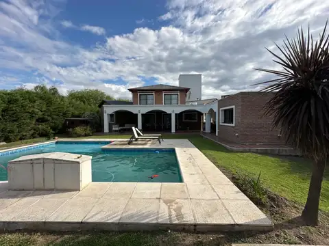 Casa 4 ambientes con 4 baños