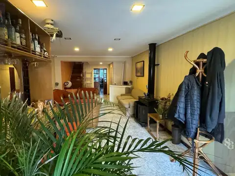 Casa en Venta con 2 cocheras
