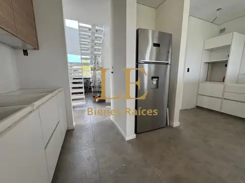 Casa 6 ambientes con 4 baños