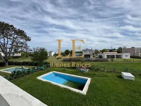 Casa 6 ambientes con 4 baños