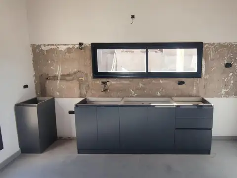 Casa 4 ambientes con 2 baños